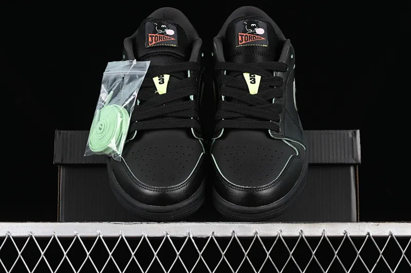 All Categories Air Jordan Jordan Series Basketball Shoes Air Jordan 1 Low Air Jordan 1 Low "Black Cat" AJ1 Joe 1 Special Edition Black Low-top Basketball Shoes HM3690-001